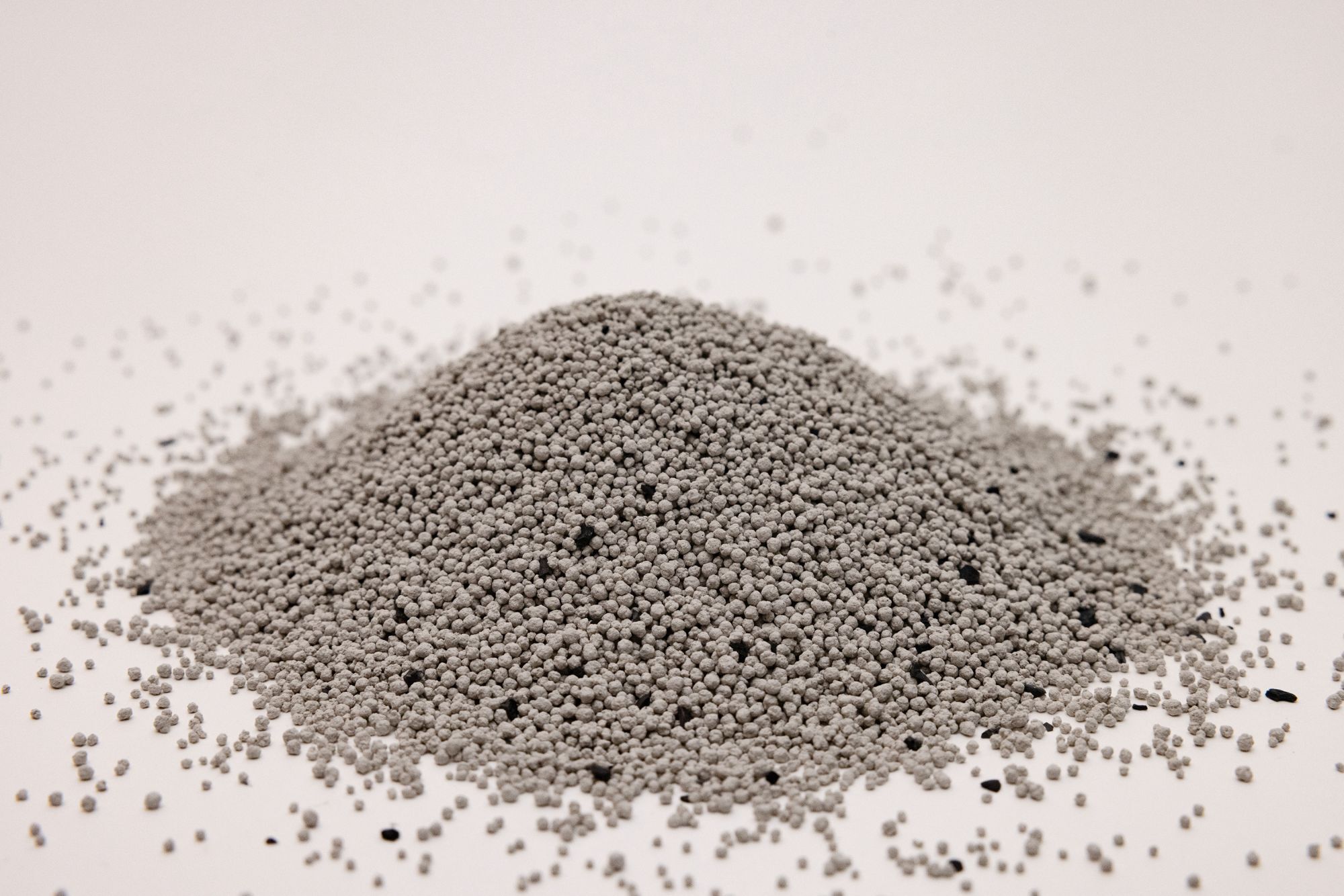 Home N'Pet - Liti&egrave;re Agglom&eacute;rante Carbon 350% pour Chats - 5L Image num&eacute;ro 2