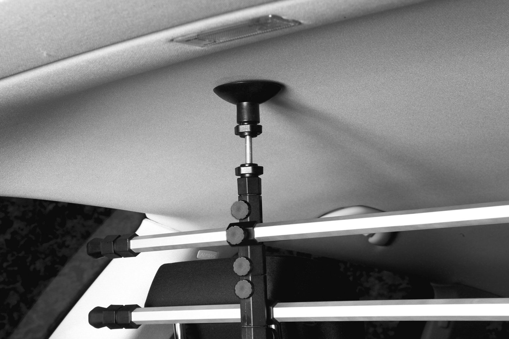 Grille pare-chien de s&eacute;curit&eacute; pour voiture Image num&eacute;ro 3