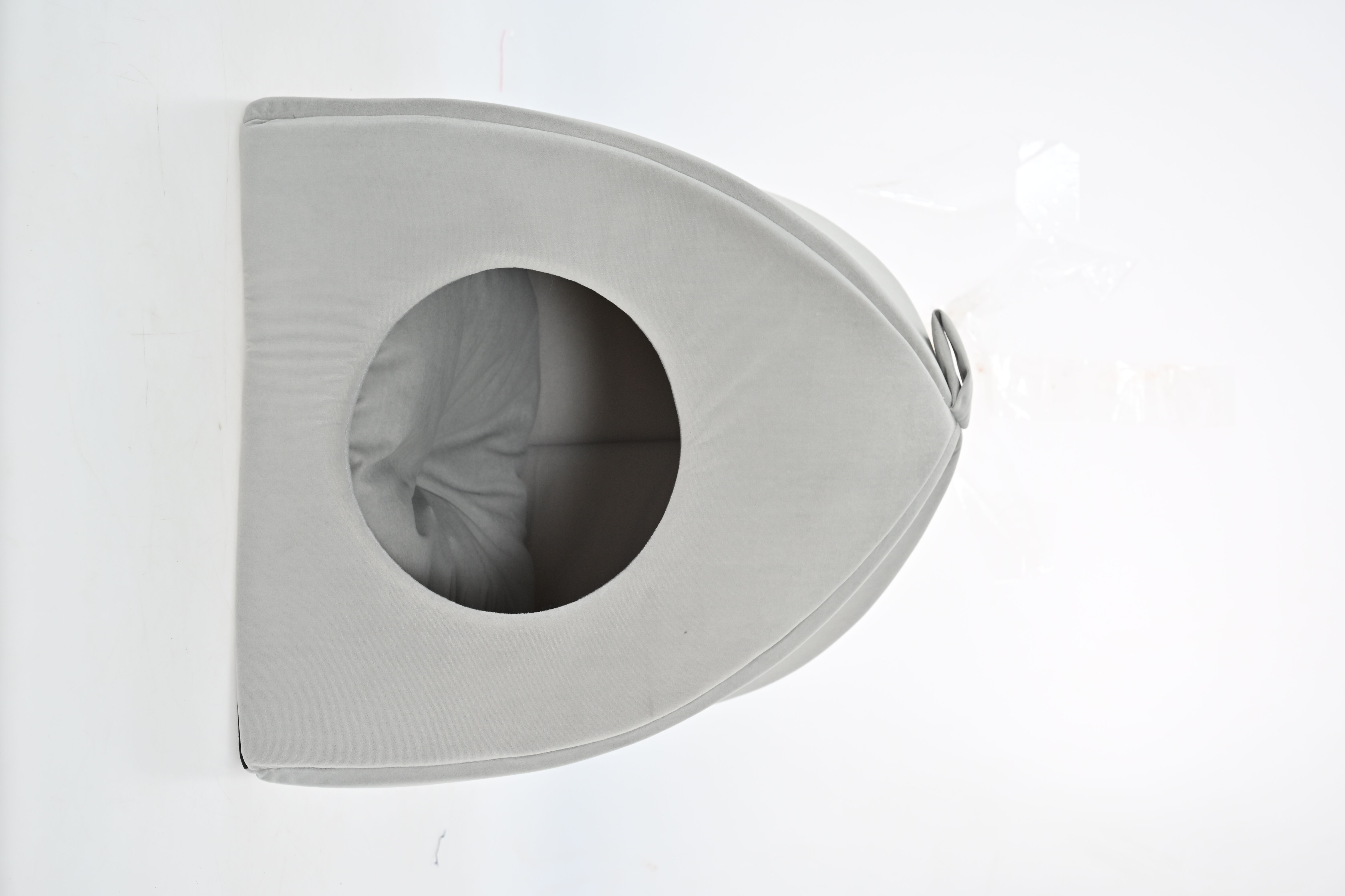 Leeby - Maison Triangulaire Cosy et Confortable pour Chat - Grise Image num&eacute;ro 1