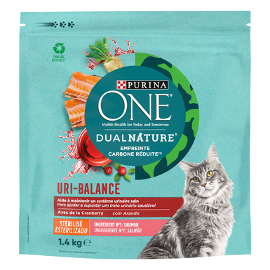 Purina One - Croquettes DUALNATURE Chat Stérilisé Cranberry Saumon - 1,4kg