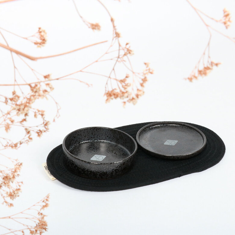 D&D - Gamelle et Ecuelle D'eau Jasper pour Chat 200ml - 13,5x13,5x3,5cm Black Dots Image numéro 3 D&D - Gamelle et Ecuelle D'eau Jasper pour Chat 200ml - 13,5x13,5x3,5cm Black Dots Image numéro 3