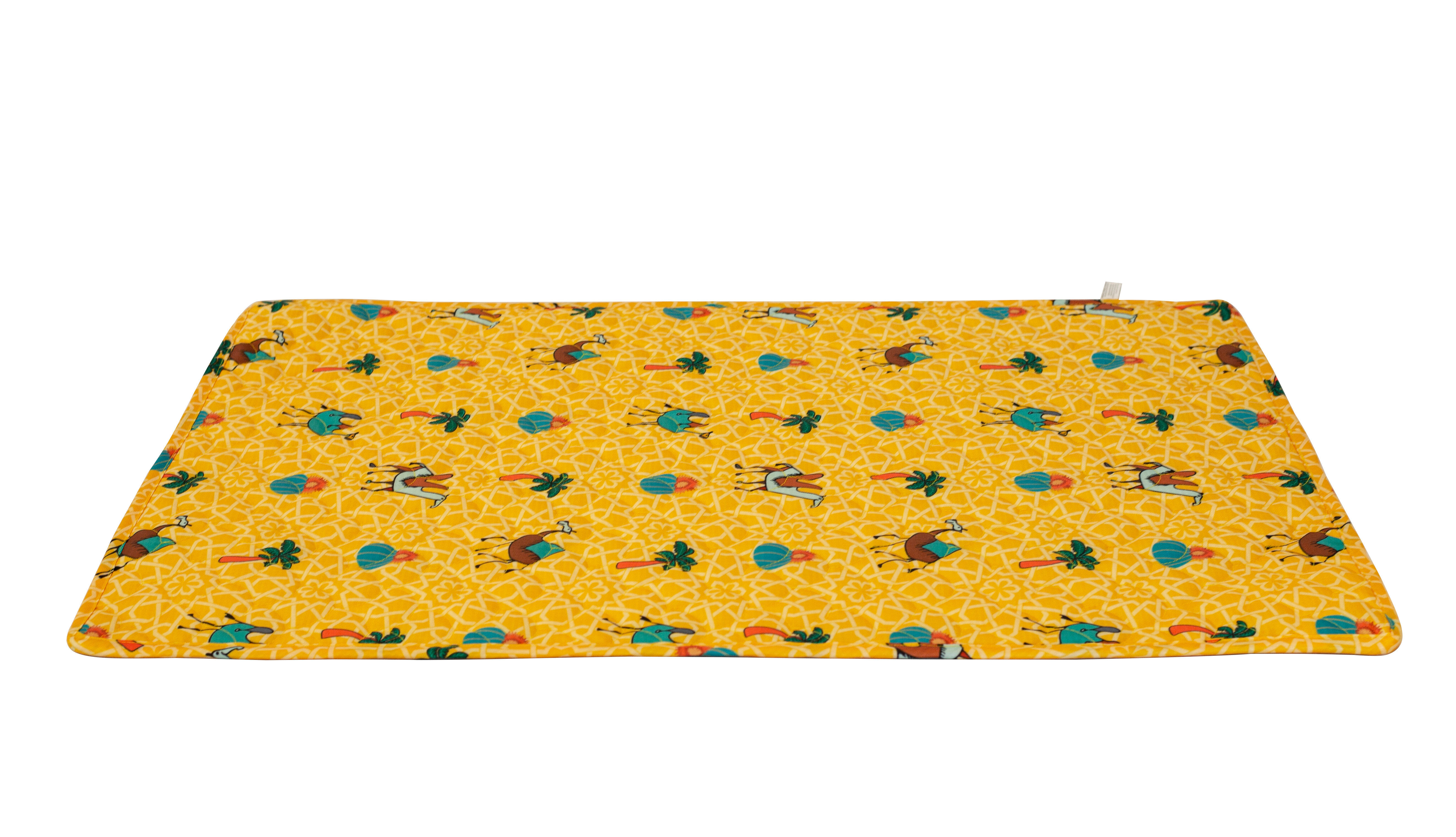 Summer Vibes - Tapis Imperm&eacute;able Jaune pour Chiens - 29cm Image num&eacute;ro 1