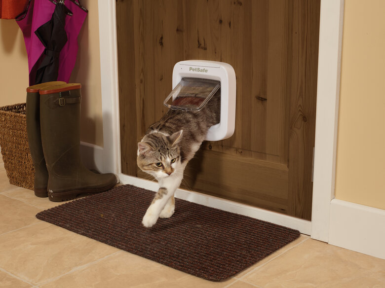 PetSafe - Porte à Puce Electronique pour Chiens et Chats - Blanc Image numéro 6 PetSafe - Porte à Puce Electronique pour Chiens et Chats - Blanc Image numéro 6