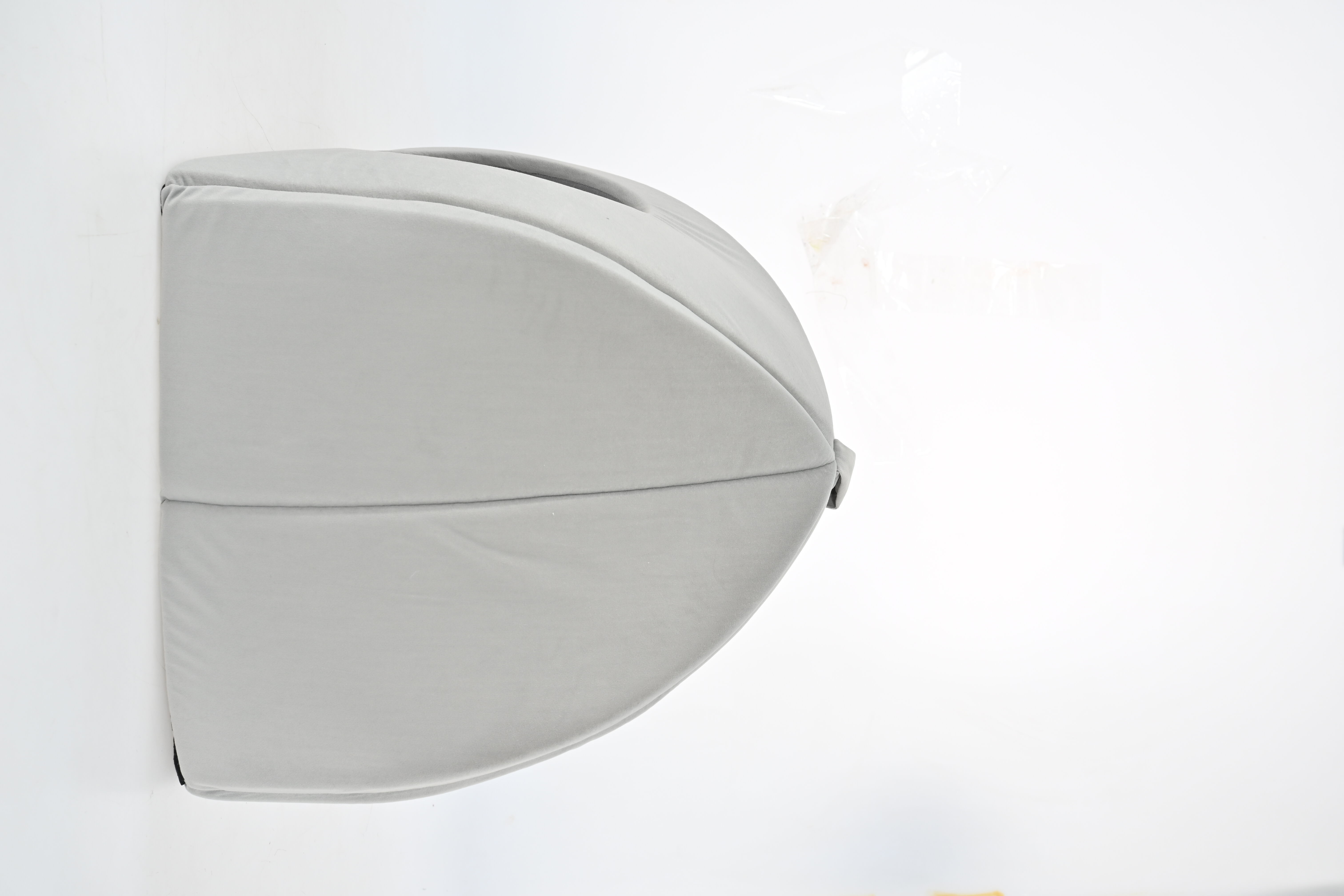 Leeby - Maison Triangulaire Cosy et Confortable pour Chat - Grise Image num&eacute;ro 2